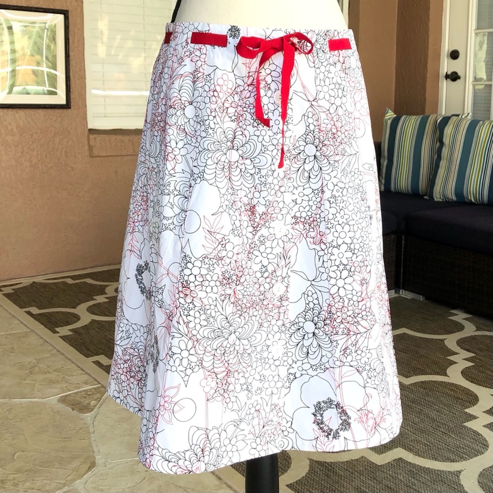 Tabitha A-line floral print skirt in black & white